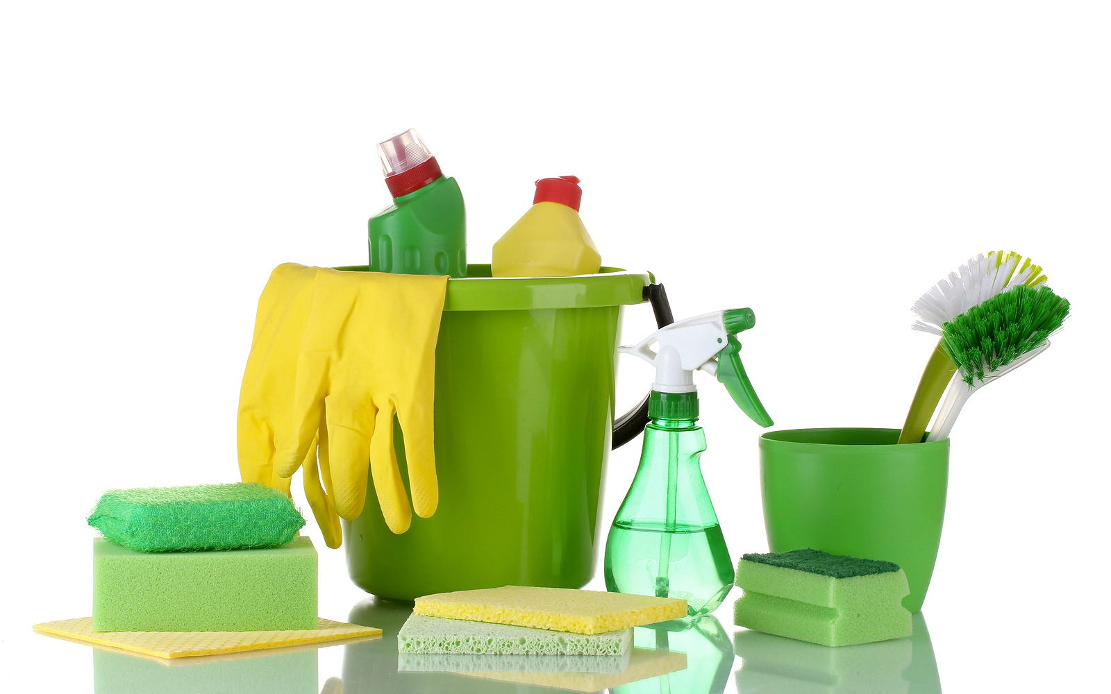 Green Cleaning Products to keep your Home Safe - Follow Green Living